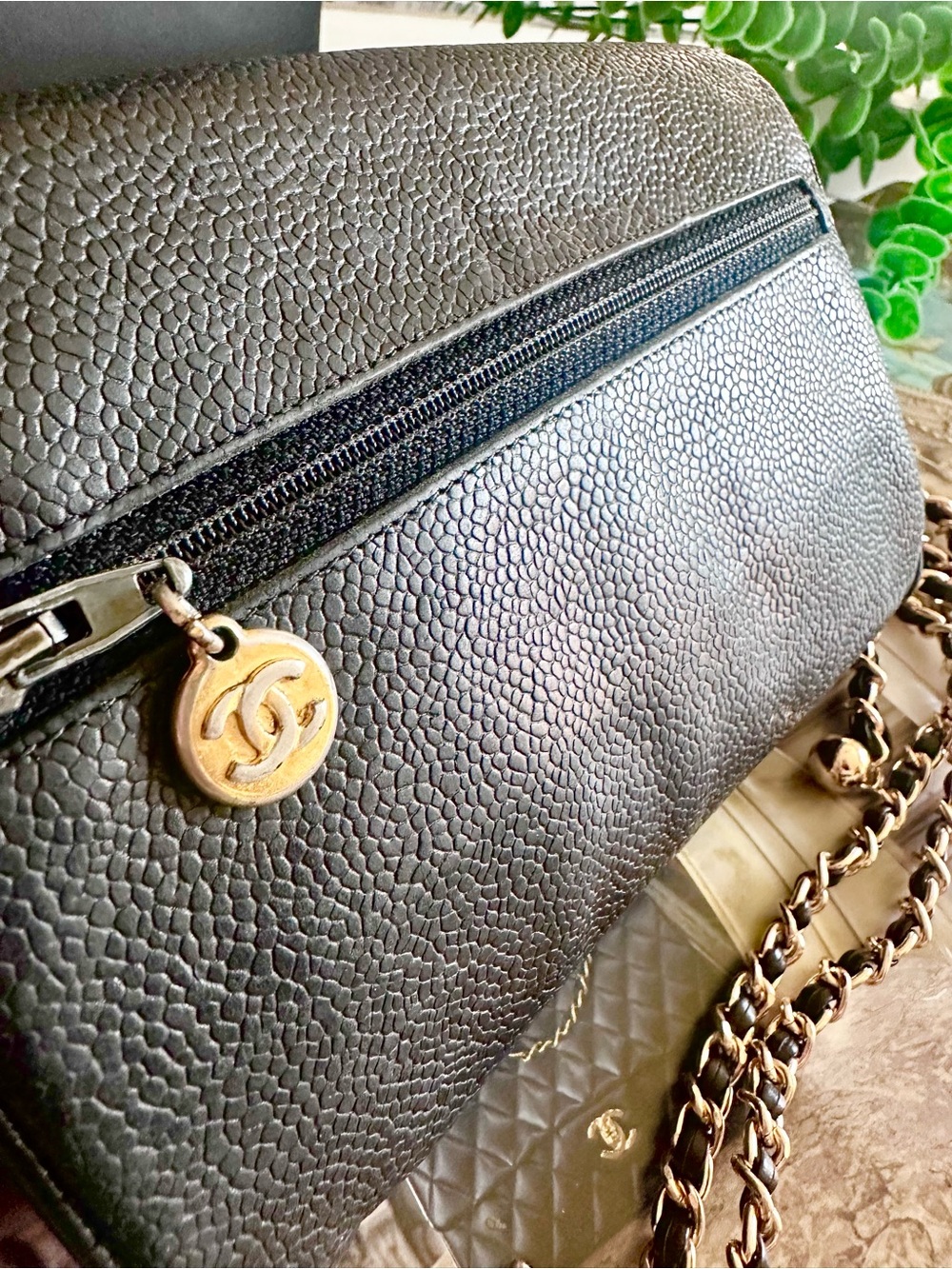 CHANEL Black Caviar Classic Flap Clutch - Picture 4 of 16
